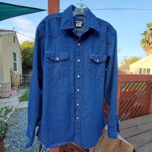 Blue Denim Wrangler Men's long sleeve button up shirt. Large. Like new/used.